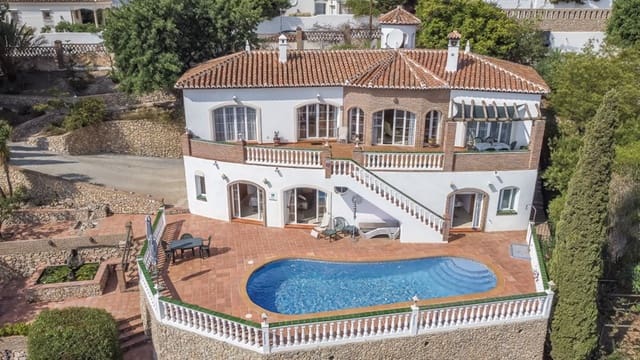 5 slaapkamer Villa te koop in Nerja met zwembad garage - € 945.000 (Ref: 9235489)