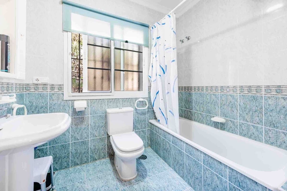 5 bedroom Villa for sale in Nerja with pool garage - € 945,000 (Ref: 9235489)