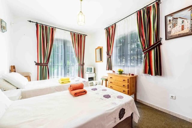 Chalet de 5 habitaciones en Nerja en venta con piscina garaje - 945.000 € (Ref: 9235489)