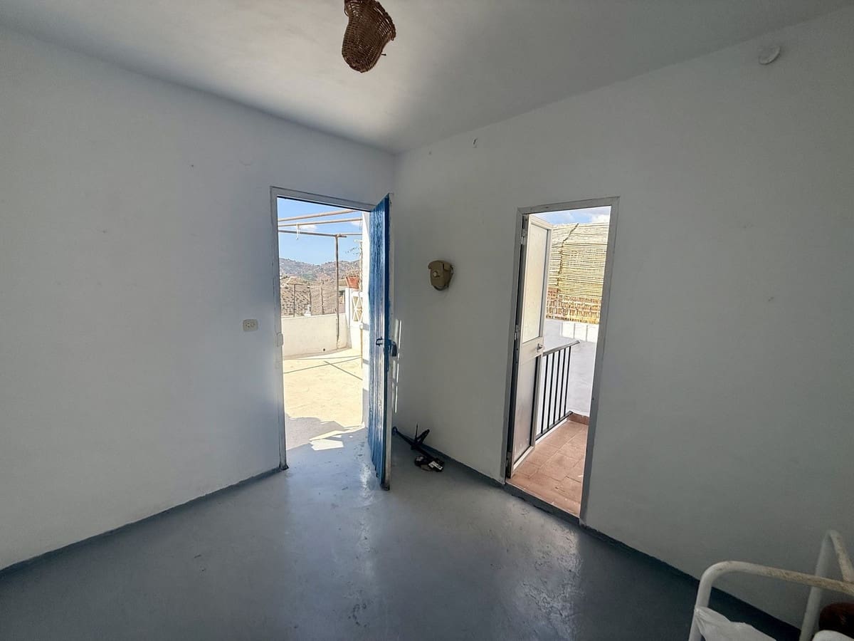 Casa de 3 habitaciones en Frigiliana en venta - 295.000 € (Ref: 9261920)