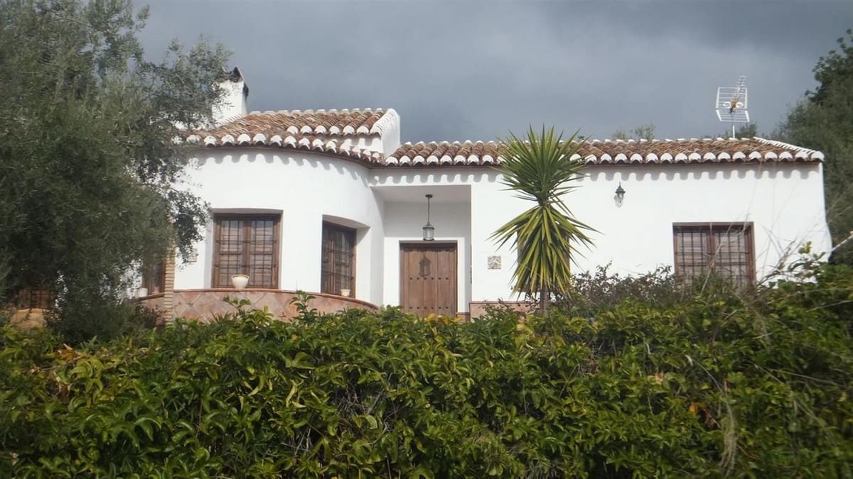 3 bedroom Villa for sale in Periana with pool - € 364,950 (Ref: 9261921)