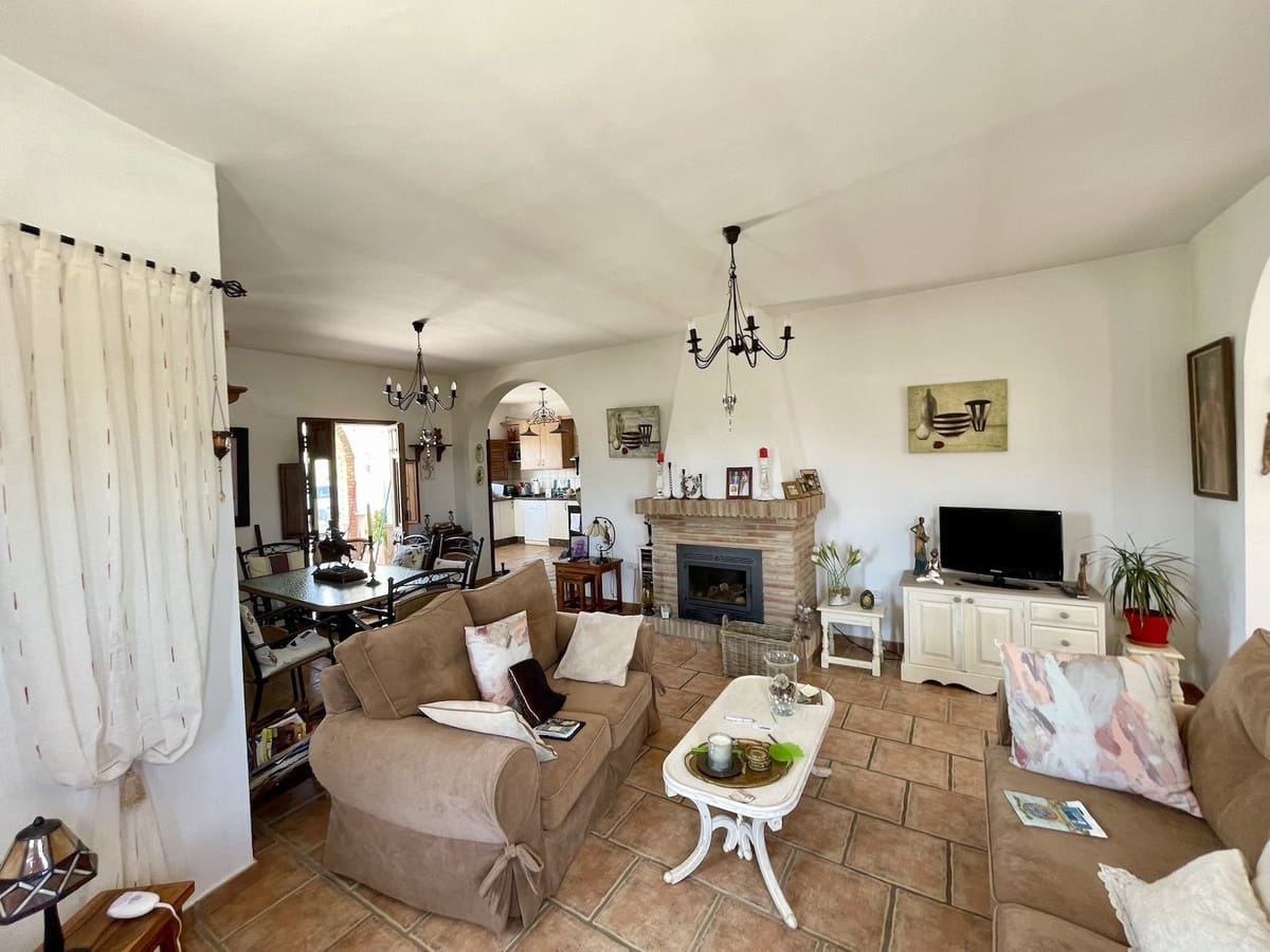 3 bedroom Villa for sale in Periana with pool - € 364,950 (Ref: 9261921)