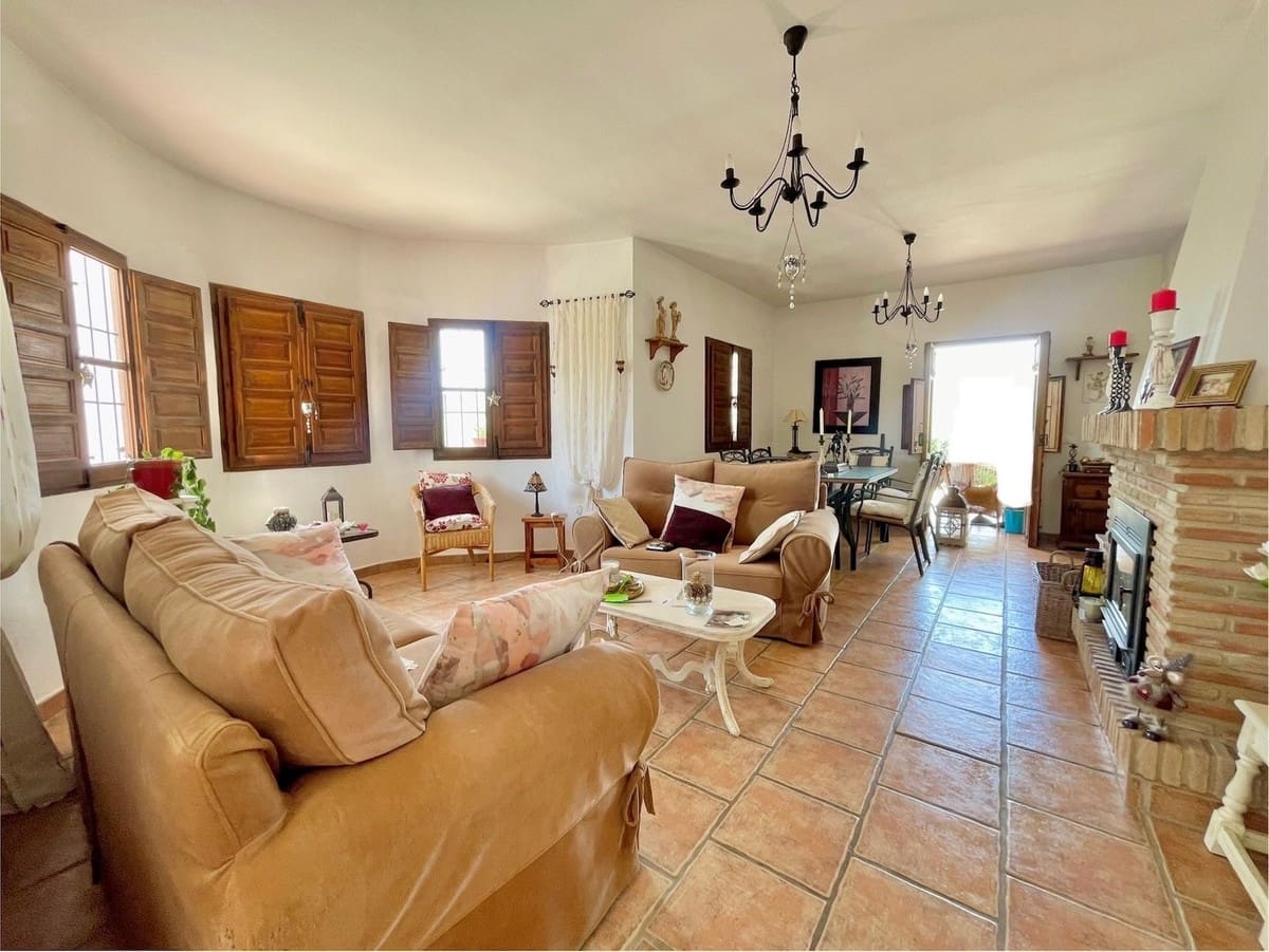 3 bedroom Villa for sale in Periana with pool - € 364,950 (Ref: 9261921)