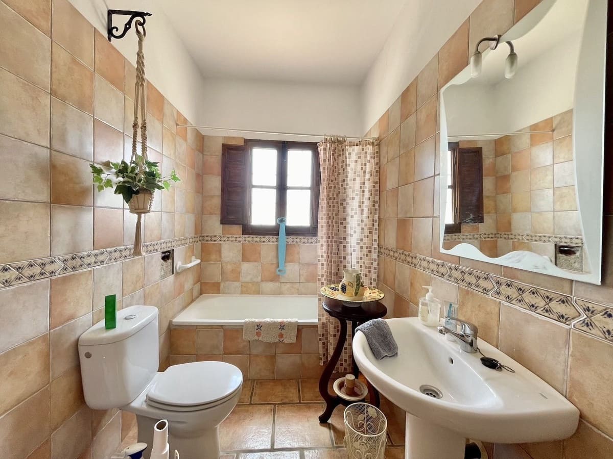 3 bedroom Villa for sale in Periana with pool - € 364,950 (Ref: 9261921)