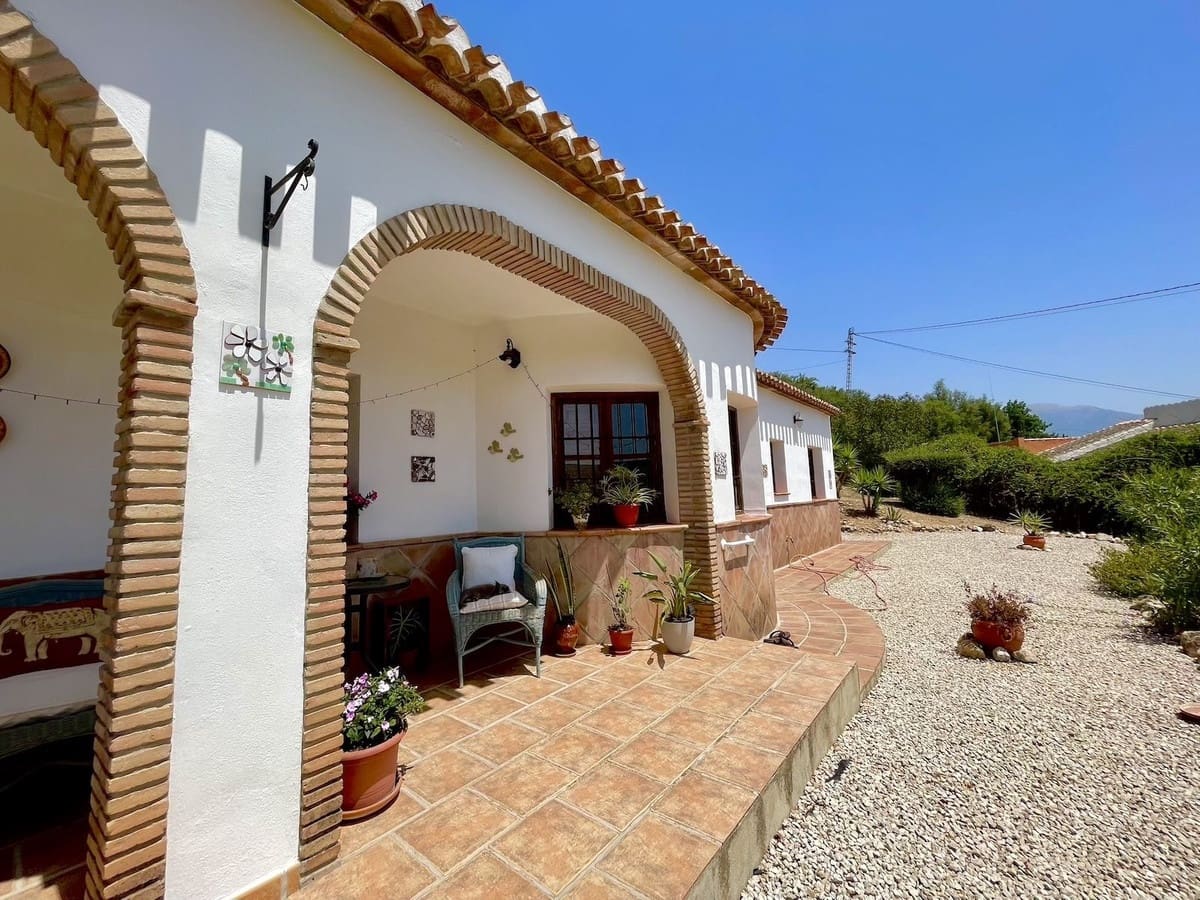 3 bedroom Villa for sale in Periana with pool - € 364,950 (Ref: 9261921)