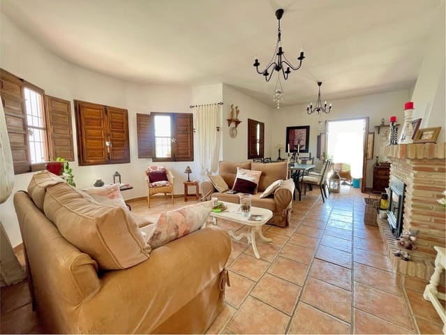 3 bedroom Villa for sale in Periana with pool - € 364,950 (Ref: 9261921)