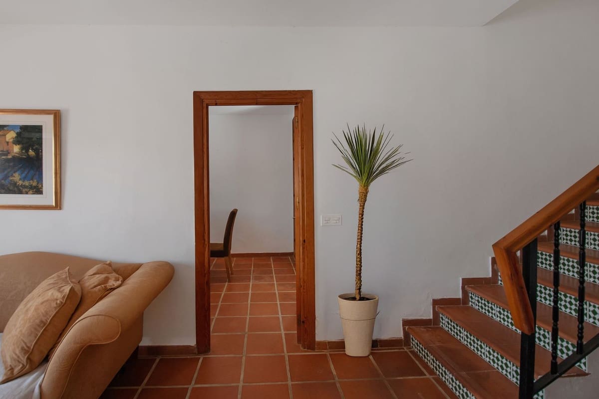 3 soveværelse Villa til salg i La Herradura med swimmingpool garage - € 525.000 (Ref: 9311612)