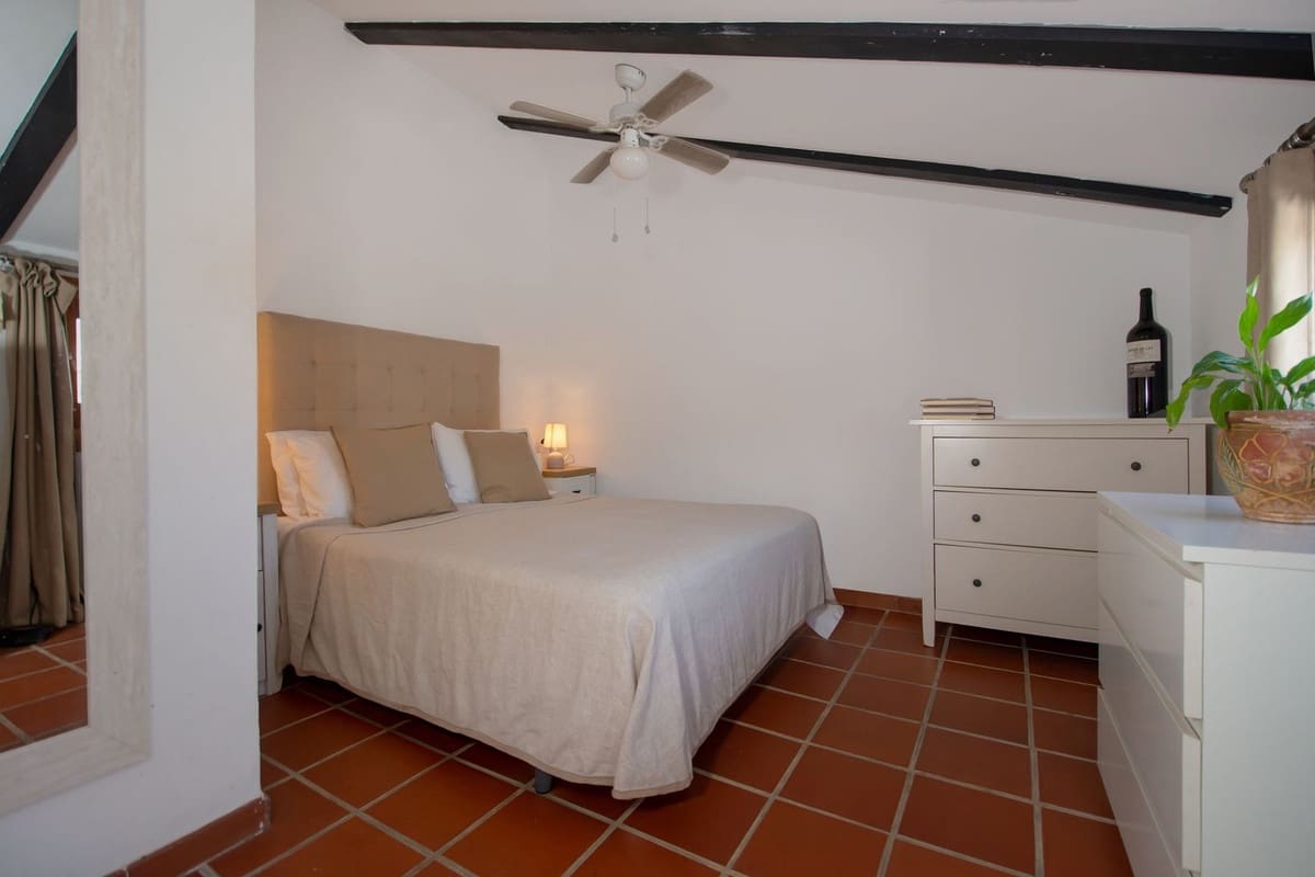 3 soveværelse Villa til salg i La Herradura med swimmingpool garage - € 525.000 (Ref: 9311612)