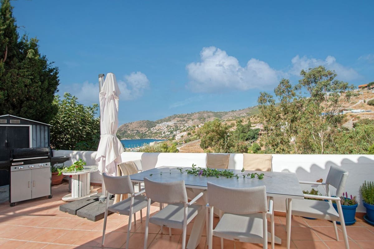 3 soveværelse Villa til salg i La Herradura med swimmingpool garage - € 525.000 (Ref: 9311612)