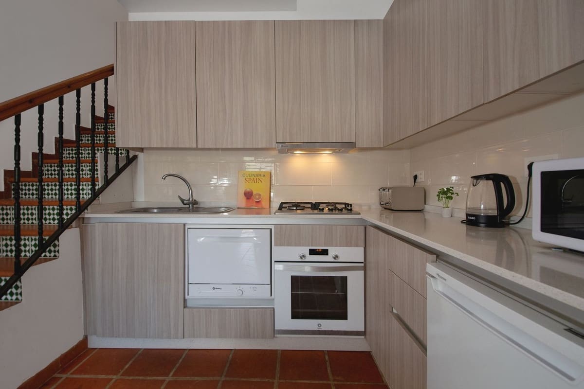 3 soveværelse Villa til salg i La Herradura med swimmingpool garage - € 525.000 (Ref: 9311612)