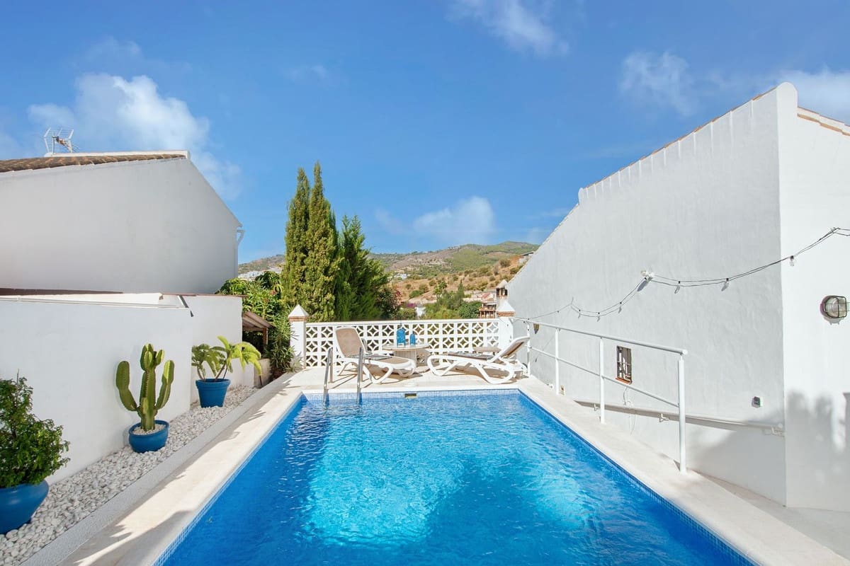 3 soveværelse Villa til salg i La Herradura med swimmingpool garage - € 525.000 (Ref: 9311612)