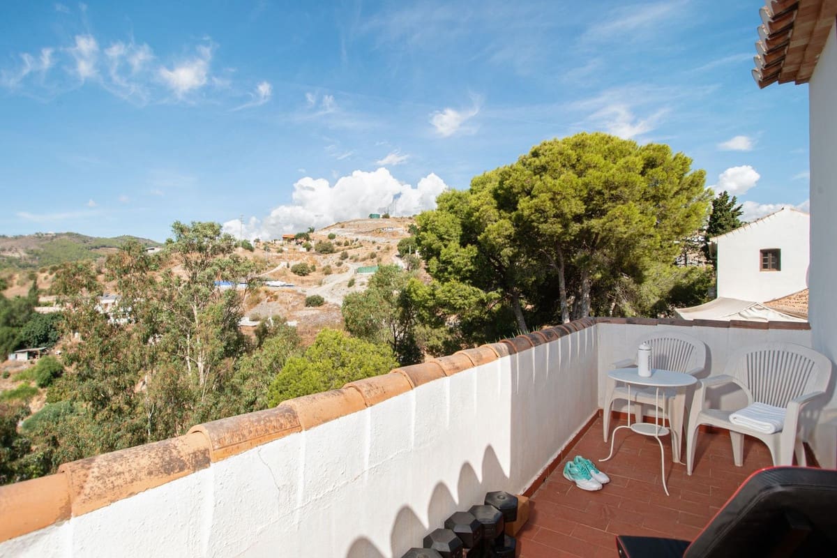 3 soveværelse Villa til salg i La Herradura med swimmingpool garage - € 525.000 (Ref: 9311612)