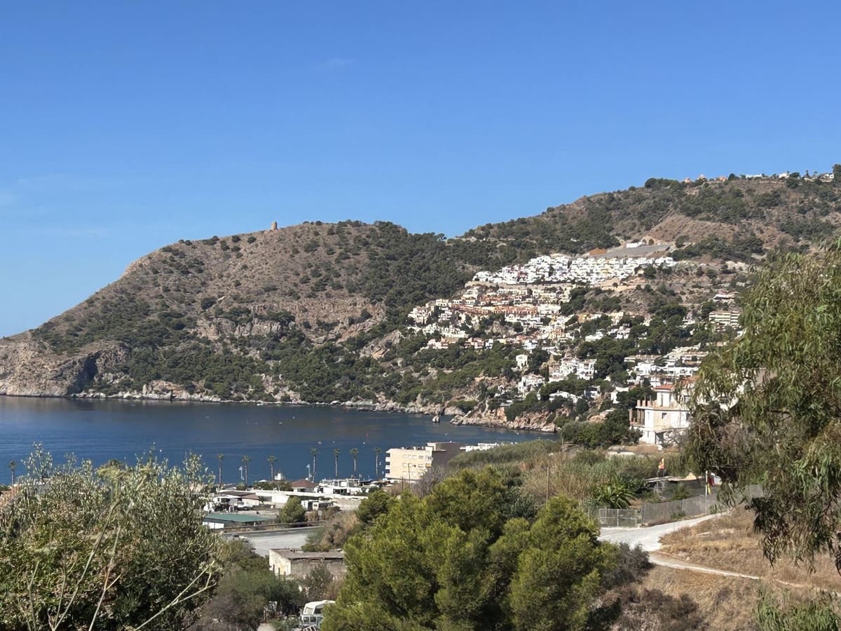 3 soveværelse Villa til salg i La Herradura med swimmingpool garage - € 525.000 (Ref: 9311612)