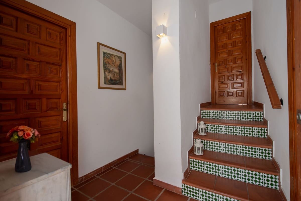 3 bedroom Villa for sale in La Herradura with pool garage - € 499,000 (Ref: 9311612)