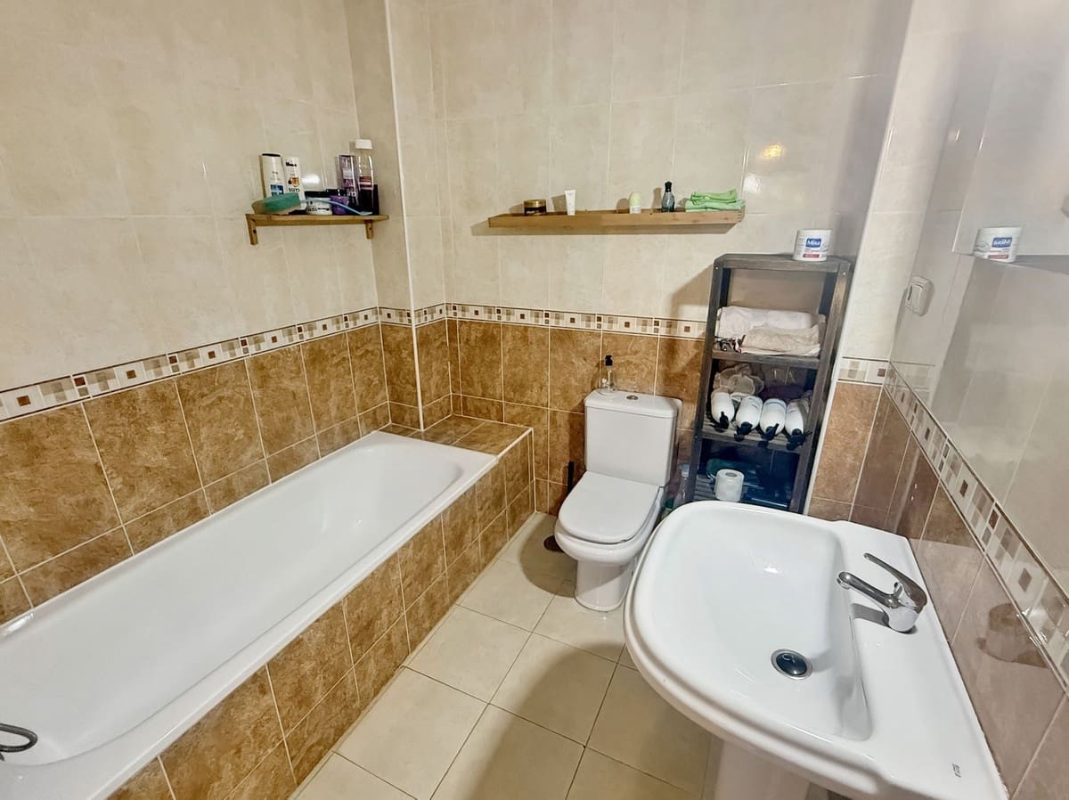 2 bedroom Apartment for sale in Algarrobo Costa - € 279,000 (Ref: 9354550)