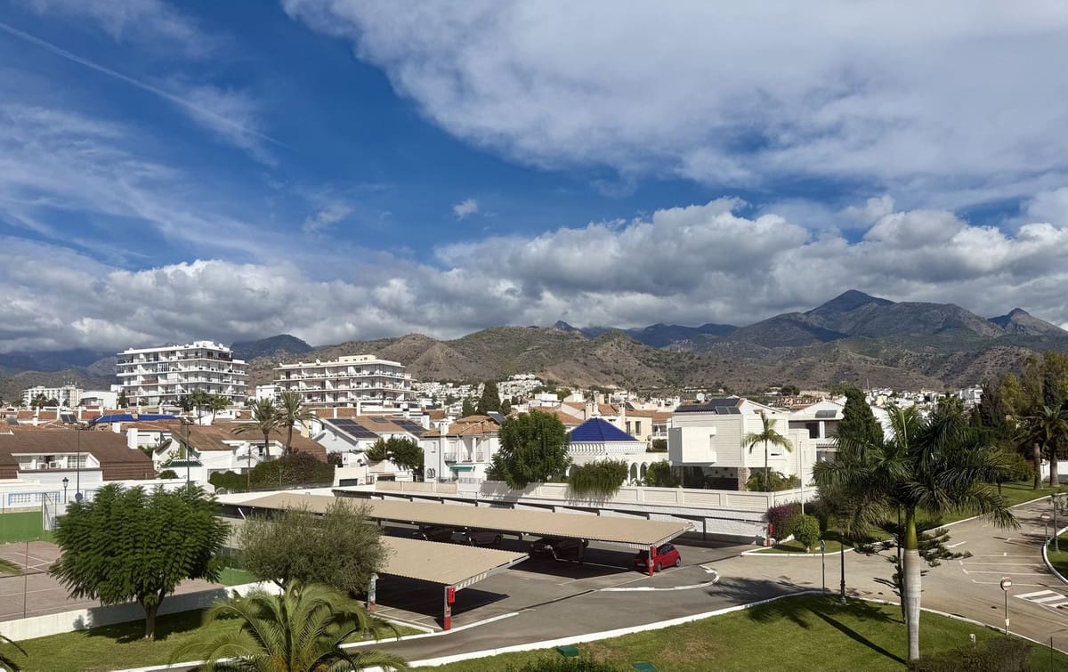 2 soverom Penthouse til salgs i Nerja med svømmebasseng - € 475 000 (Ref: 9372374)