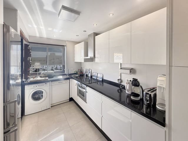 2 soverom Penthouse til salgs i Nerja med svømmebasseng - € 475 000 (Ref: 9372374)