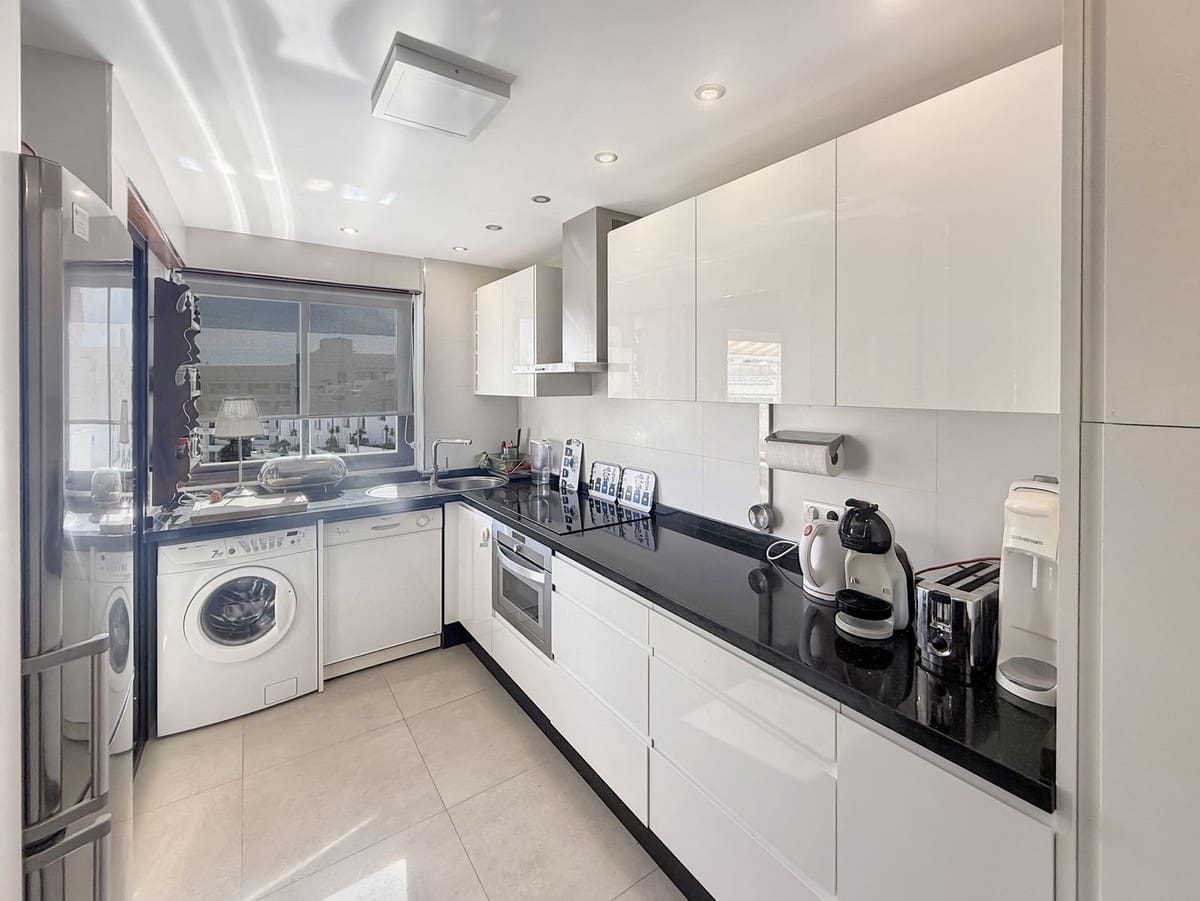 2 soveværelse Penthouse til salg i Nerja med swimmingpool - € 475.000 (Ref: 9372374)