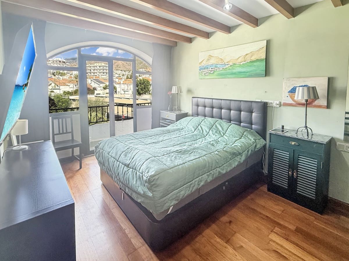 2 soveværelse Penthouse til salg i Nerja med swimmingpool - € 475.000 (Ref: 9372374)