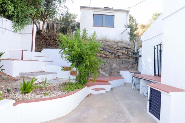 4 bedroom Villa for sale in Torrox with garage - € 355,000 (Ref: 9389963)