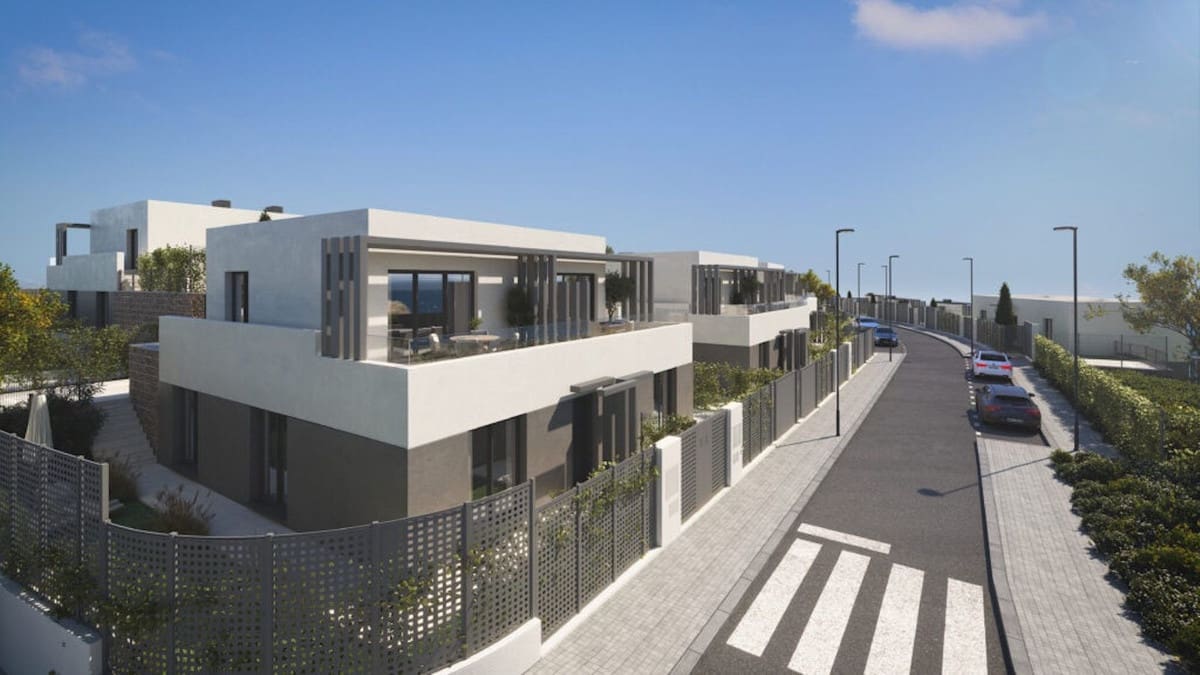 3 soverom Kjedet enebolig til salgs i Lagos med svømmebasseng garasje - € 388 000 (Ref: 9436336)