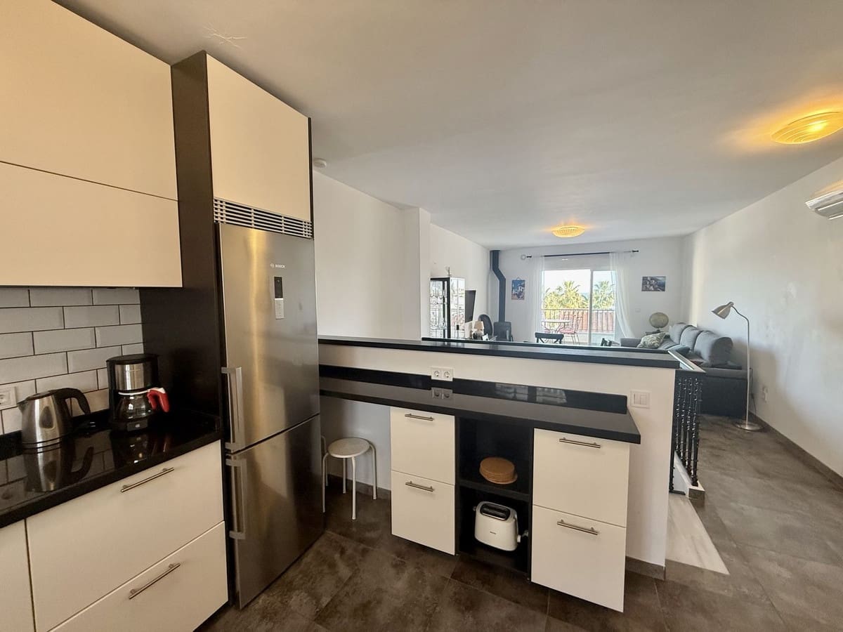 3 soverom Hus til salgs i Nerja med svømmebasseng garasje - € 349 000 (Ref: 9539673)