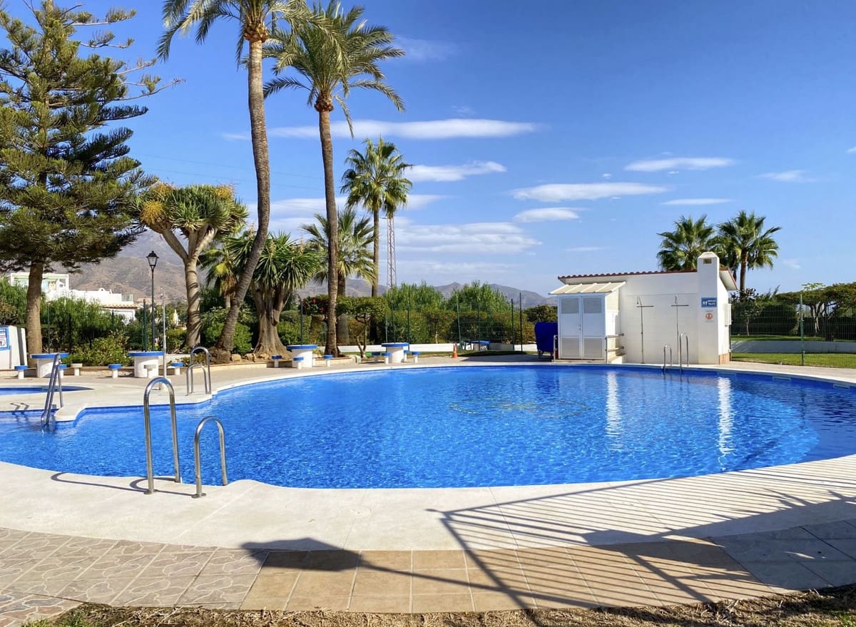 Casa de 3 habitaciones en Nerja en venta con piscina garaje - 349.000 € (Ref: 9539673)