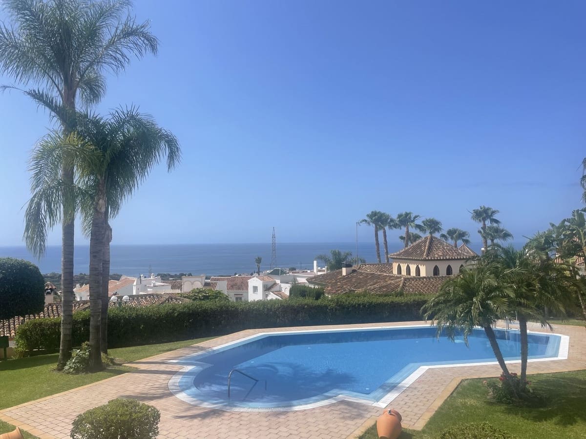 Apartamento de 2 habitaciones en Nerja en venta con piscina garaje - 420.000 € (Ref: 9542704)