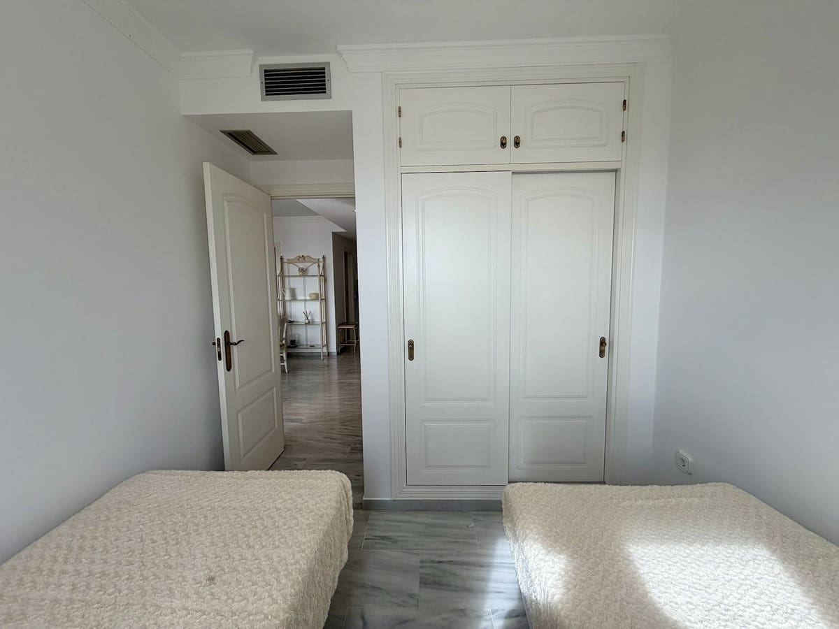 Apartamento de 2 habitaciones en Nerja en venta con piscina garaje - 420.000 € (Ref: 9542704)