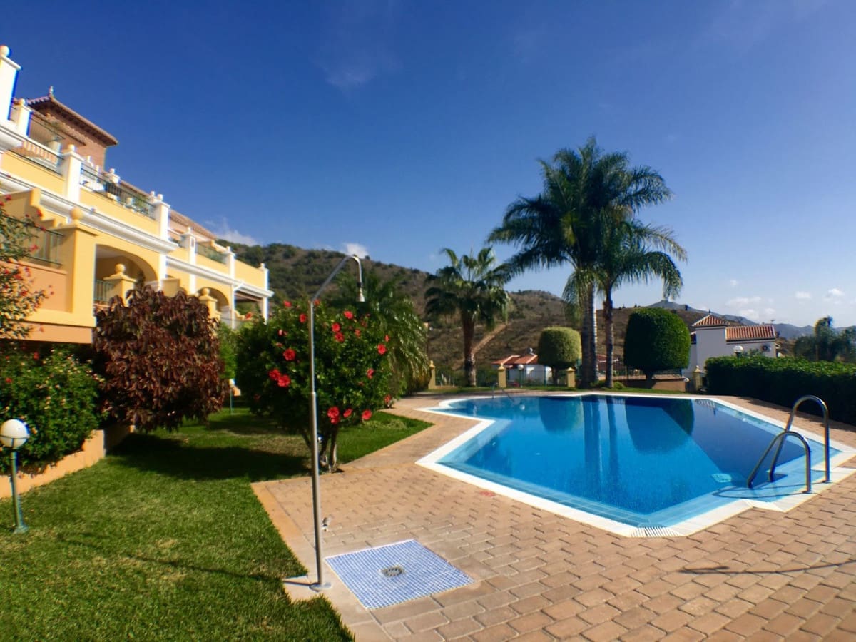 Apartamento de 2 habitaciones en Nerja en venta con piscina garaje - 420.000 € (Ref: 9542704)