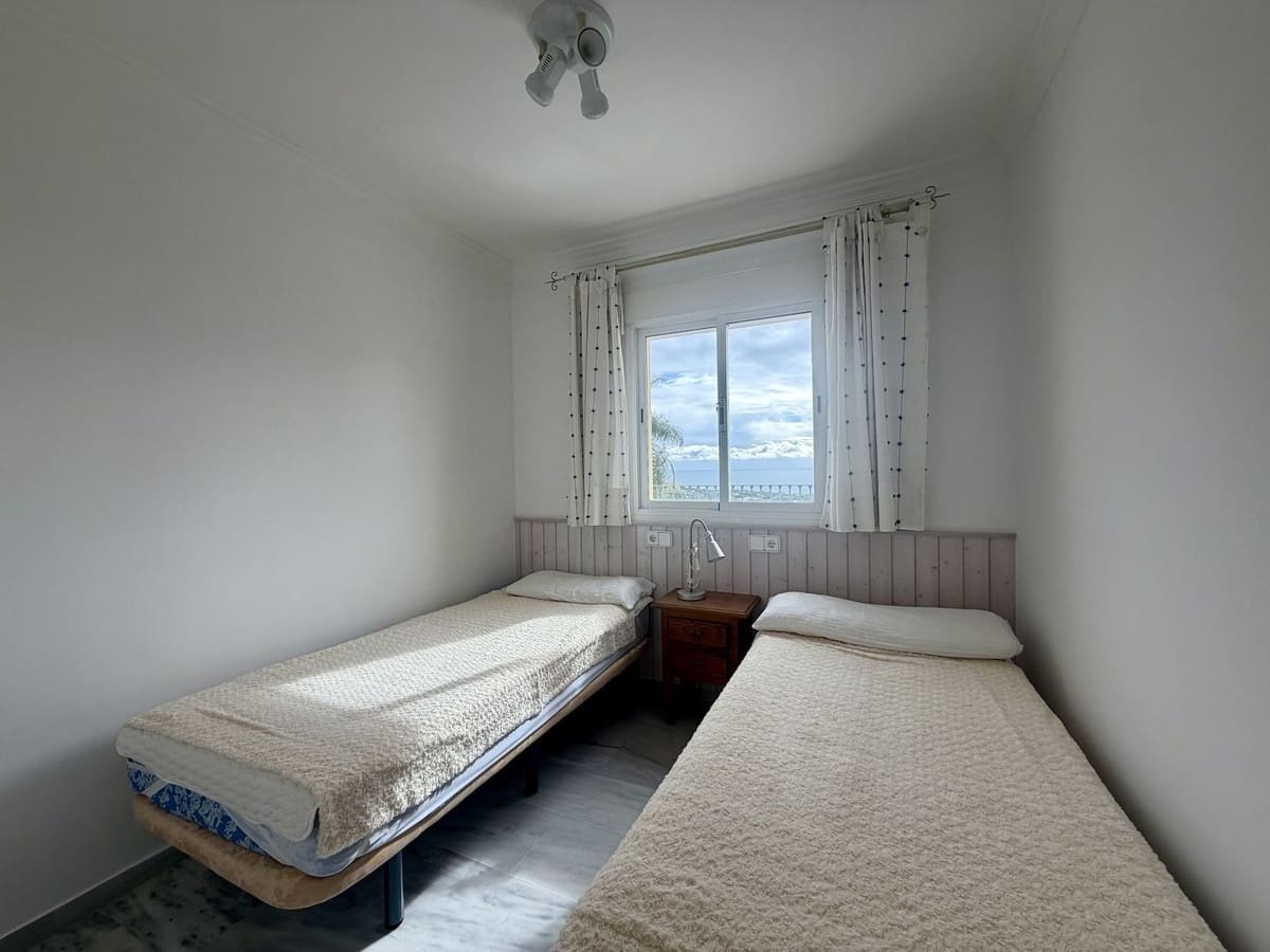 Apartamento de 2 habitaciones en Nerja en venta con piscina garaje - 420.000 € (Ref: 9542704)