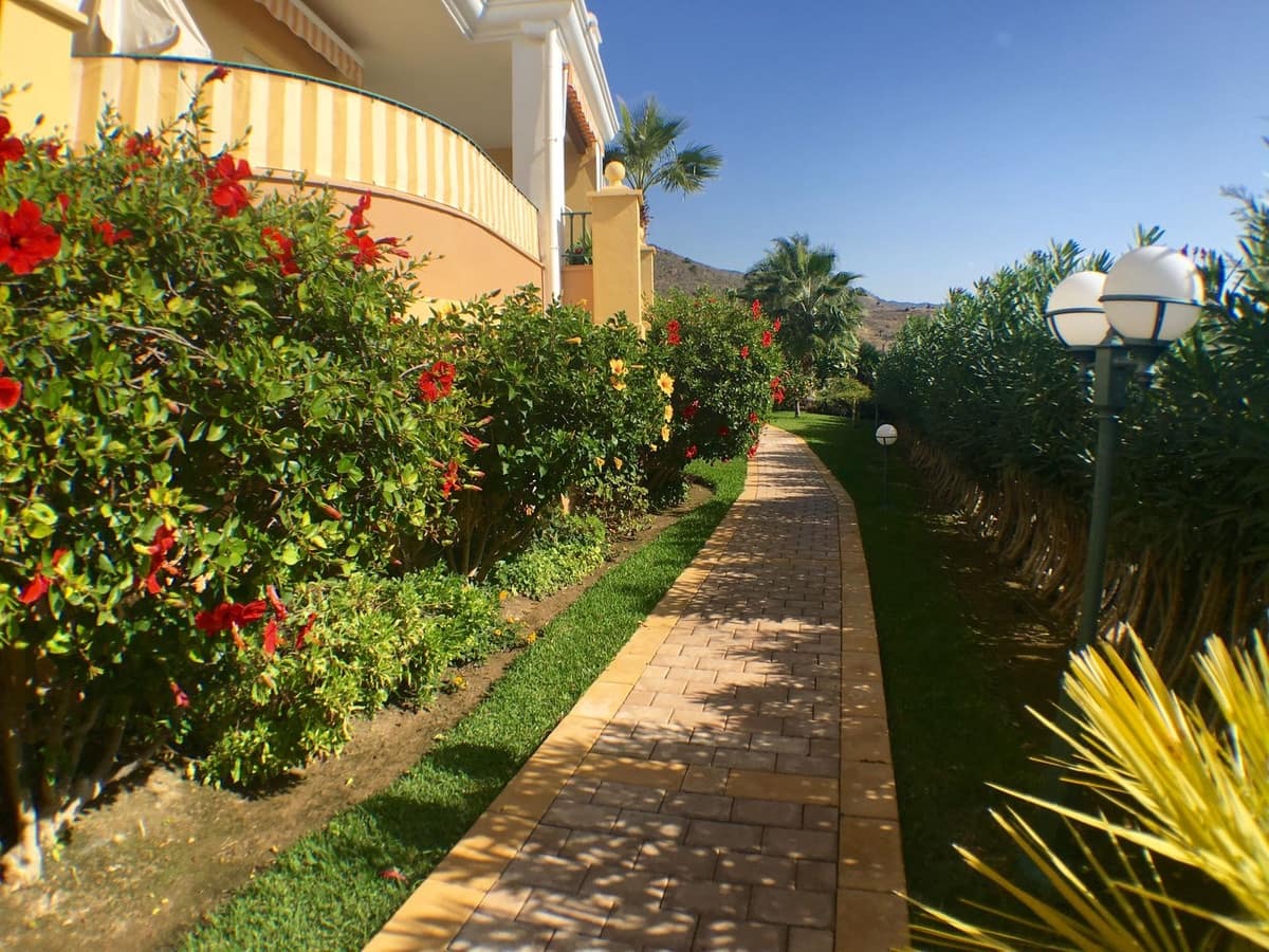 Apartamento de 2 habitaciones en Nerja en venta con piscina garaje - 420.000 € (Ref: 9542704)