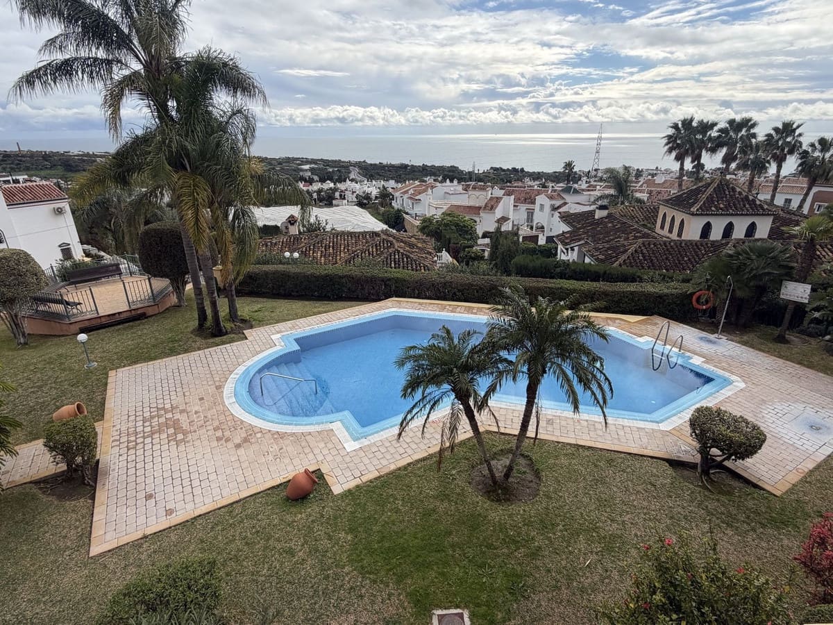 Apartamento de 2 habitaciones en Nerja en venta con piscina garaje - 420.000 € (Ref: 9542704)