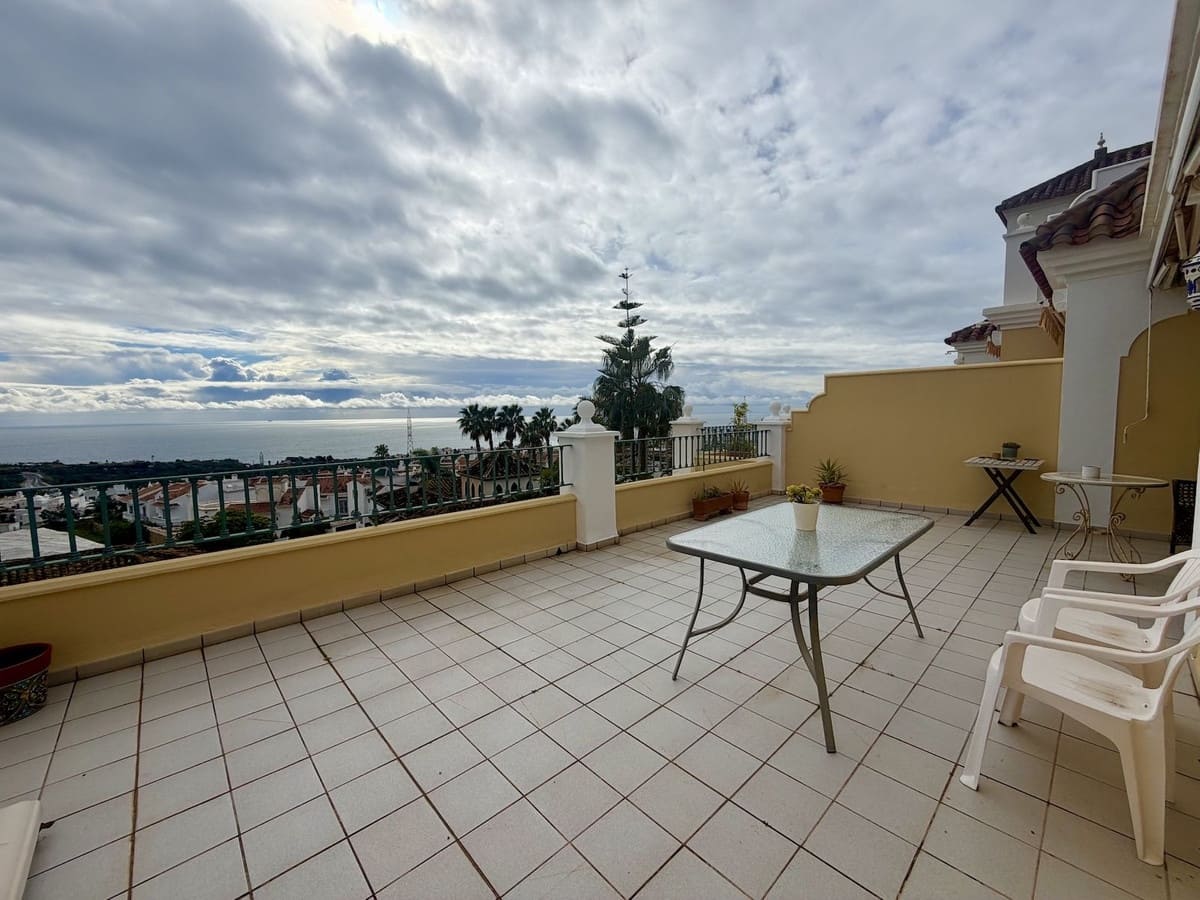 2 bedroom Apartment for sale in Nerja with pool garage - € 420,000 (Ref: 9542704)