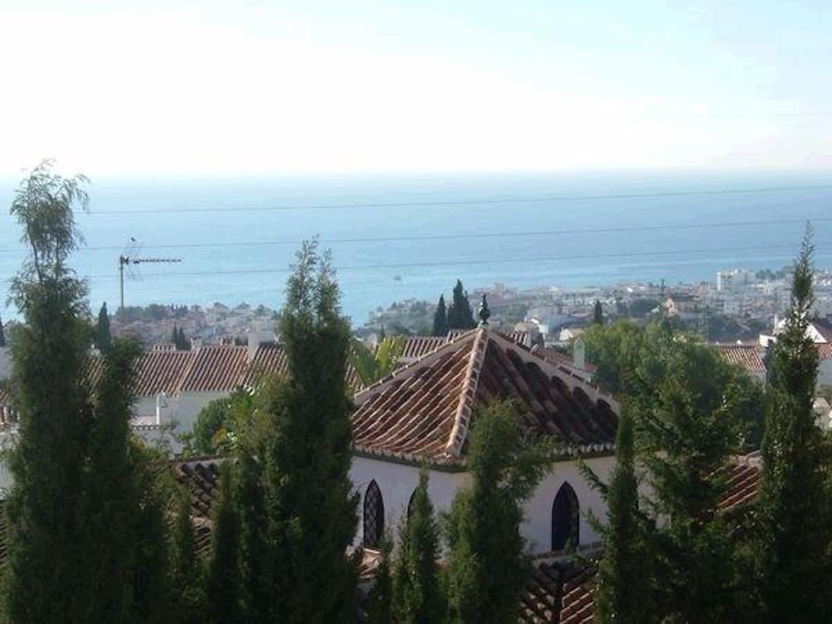2 bedroom Apartment for sale in Nerja with pool garage - € 420,000 (Ref: 9542704)