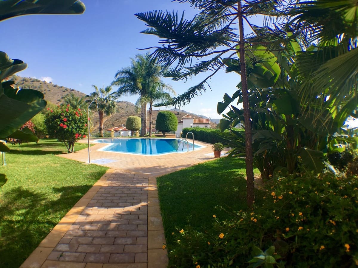 2 bedroom Apartment for sale in Nerja with pool garage - € 420,000 (Ref: 9542704)