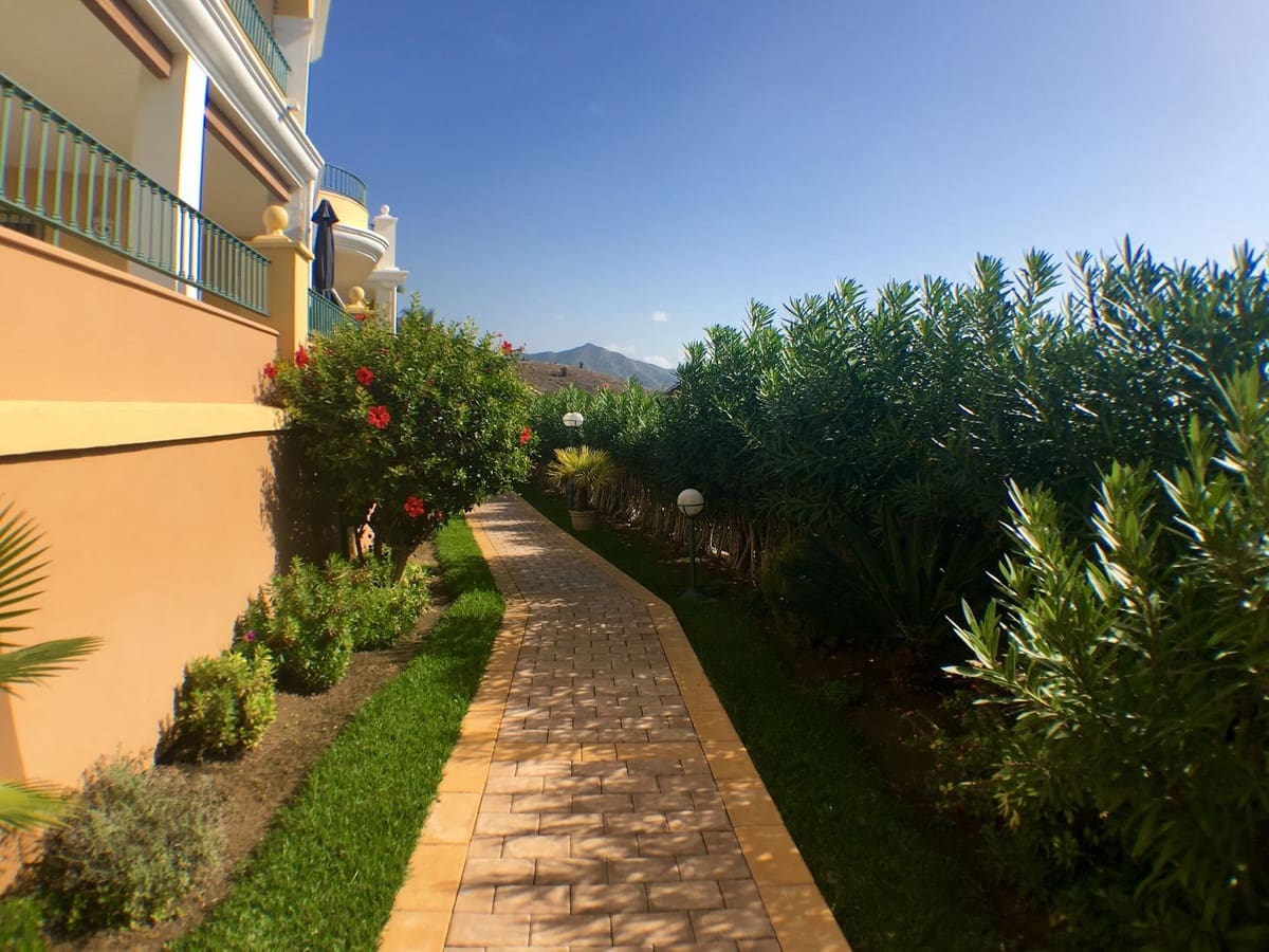 2 bedroom Apartment for sale in Nerja with pool garage - € 420,000 (Ref: 9542704)