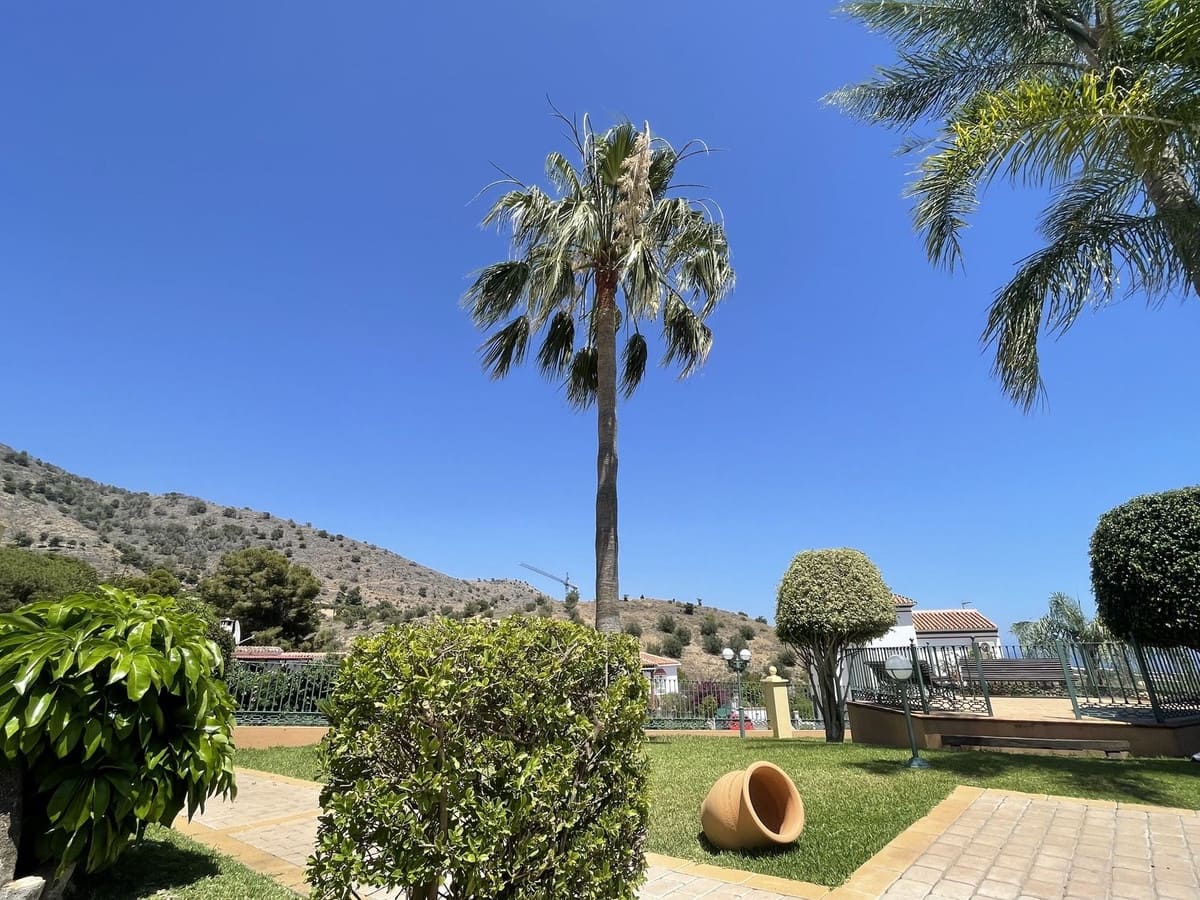 2 bedroom Apartment for sale in Nerja with pool garage - € 420,000 (Ref: 9542704)