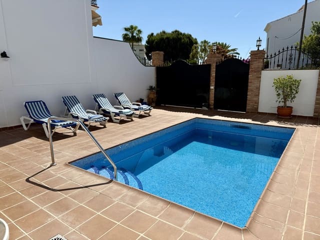 3 soveværelse Villa til salg i Nerja med swimmingpool garage - € 600.000 (Ref: 9570113)