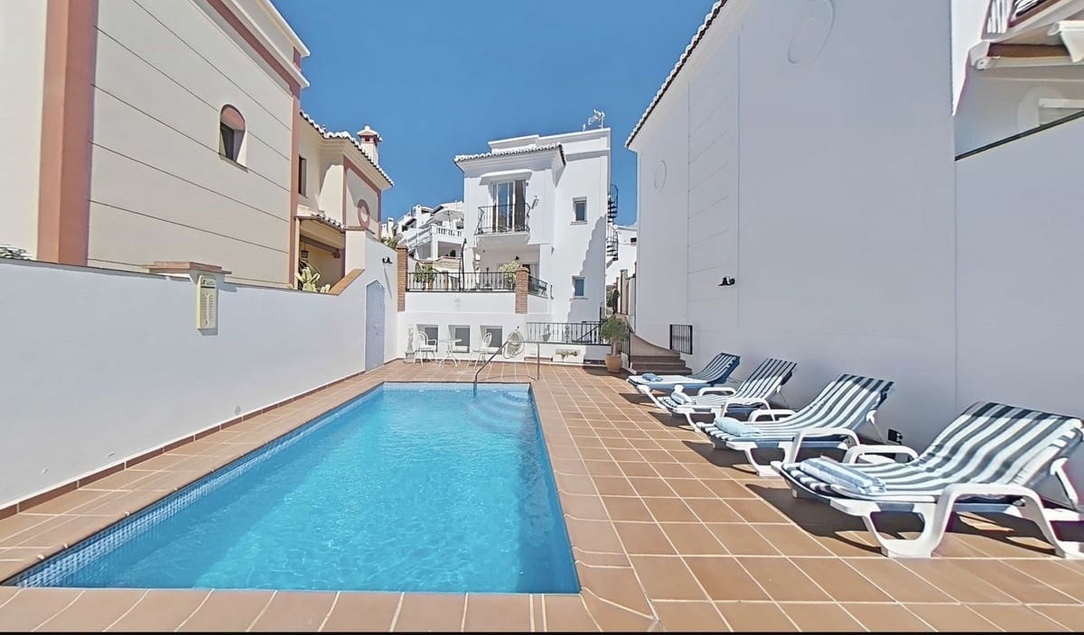 3 soveværelse Villa til salg i Nerja med swimmingpool garage - € 600.000 (Ref: 9570113)