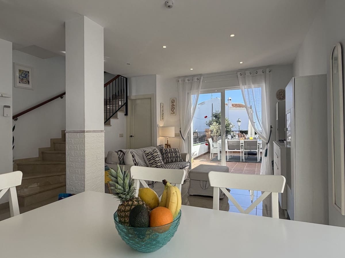 3 bedroom Villa for sale in Nerja with pool garage - € 600,000 (Ref: 9570113)