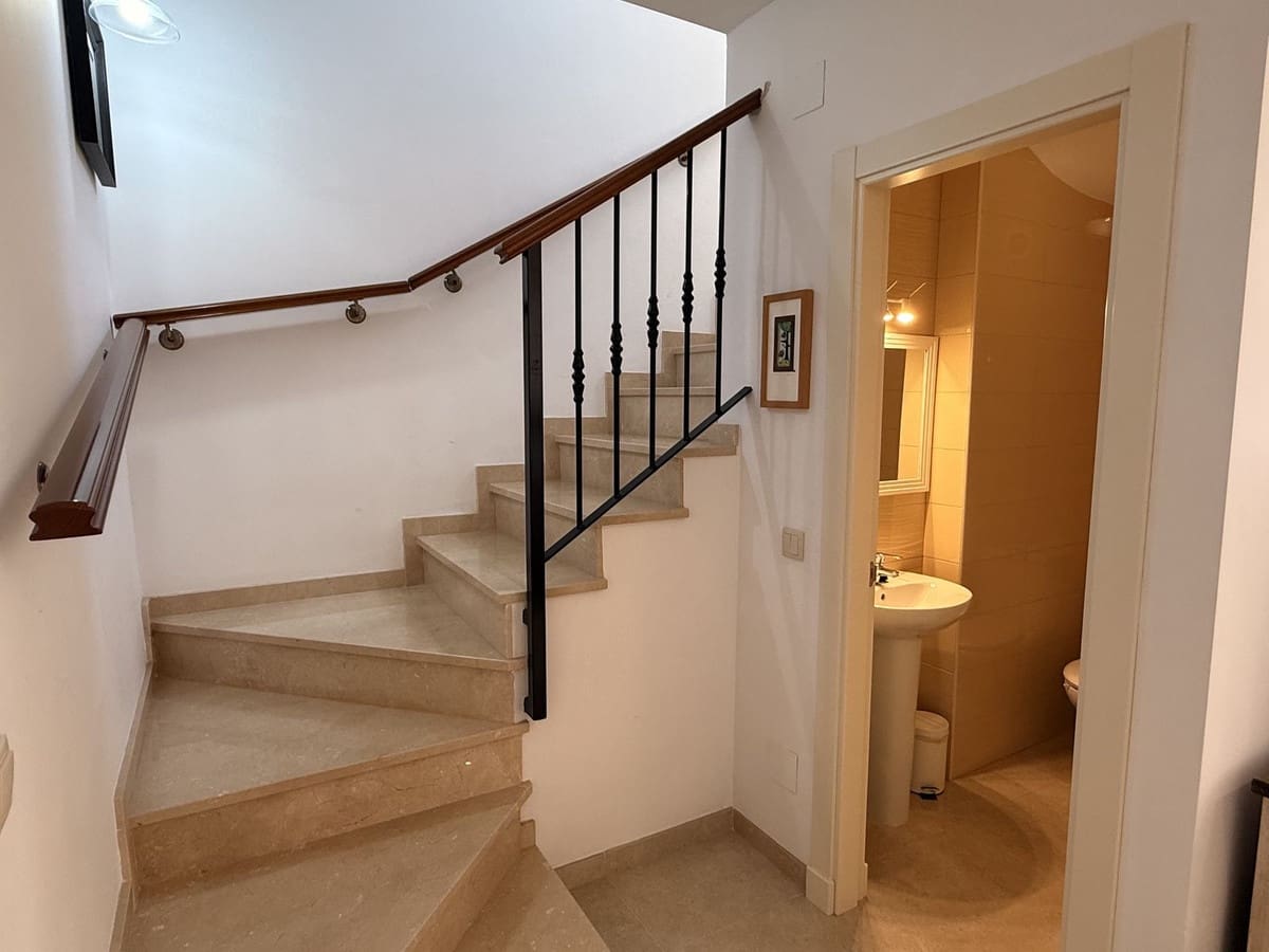 3 bedroom Villa for sale in Nerja with pool garage - € 600,000 (Ref: 9570113)