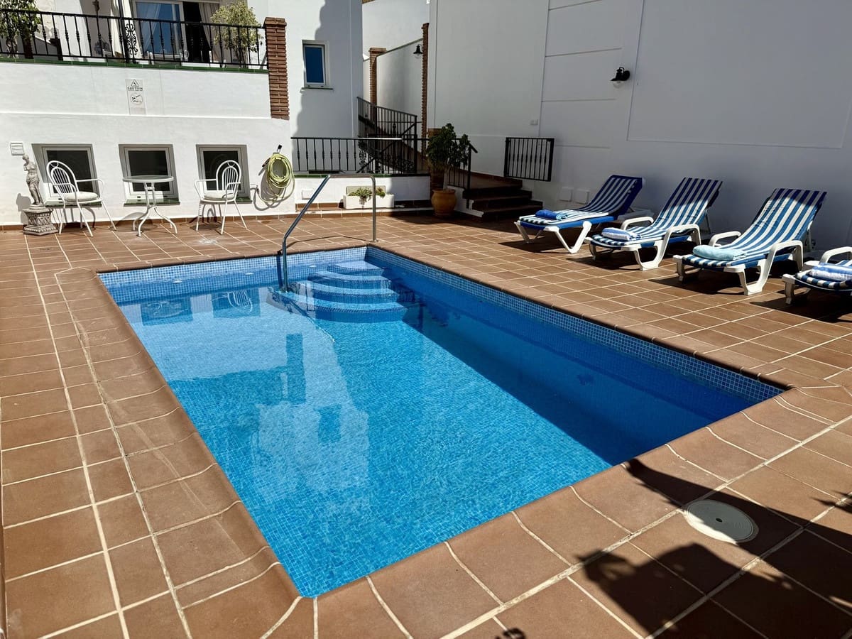 3 bedroom Villa for sale in Nerja with pool garage - € 600,000 (Ref: 9570113)