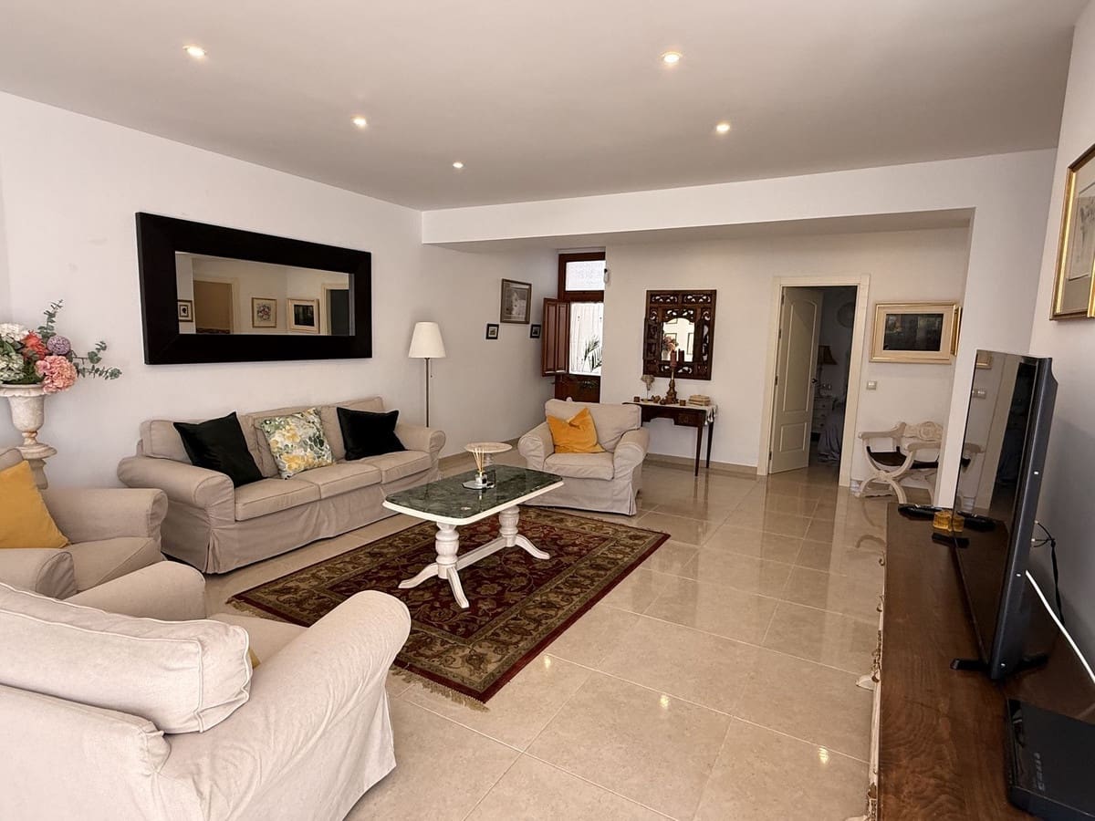 3 bedroom Villa for sale in Nerja with pool garage - € 600,000 (Ref: 9570113)