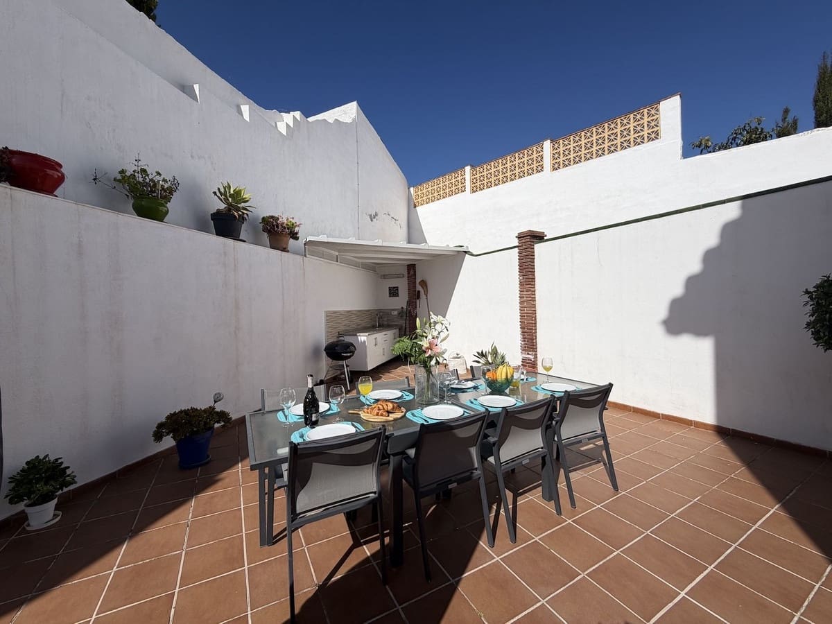 3 bedroom Villa for sale in Nerja with pool garage - € 600,000 (Ref: 9570113)