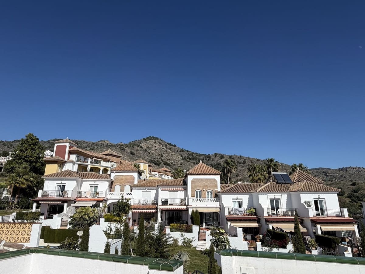 3 bedroom Villa for sale in Nerja with pool garage - € 600,000 (Ref: 9570113)
