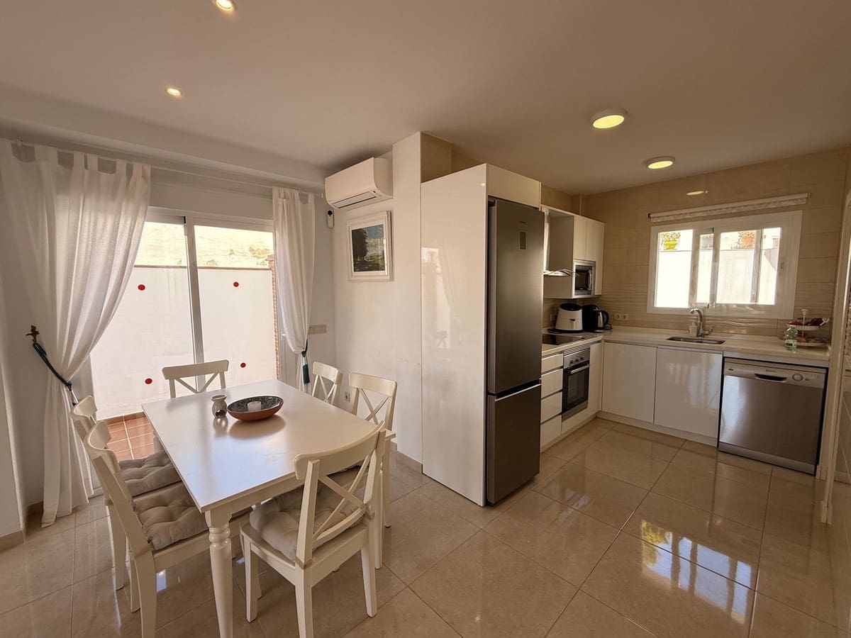 3 bedroom Villa for sale in Nerja with pool garage - € 600,000 (Ref: 9570113)