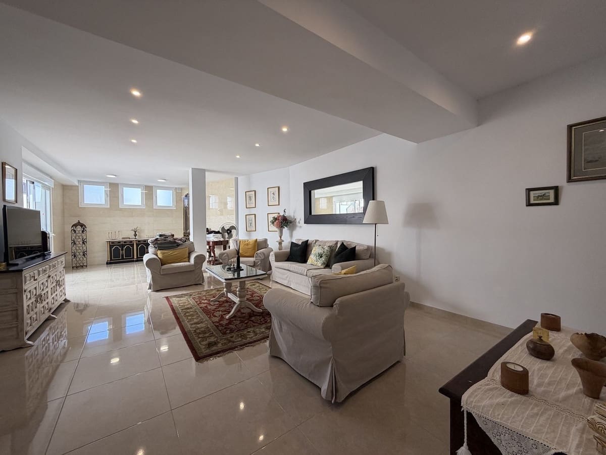 3 bedroom Villa for sale in Nerja with pool garage - € 600,000 (Ref: 9570113)