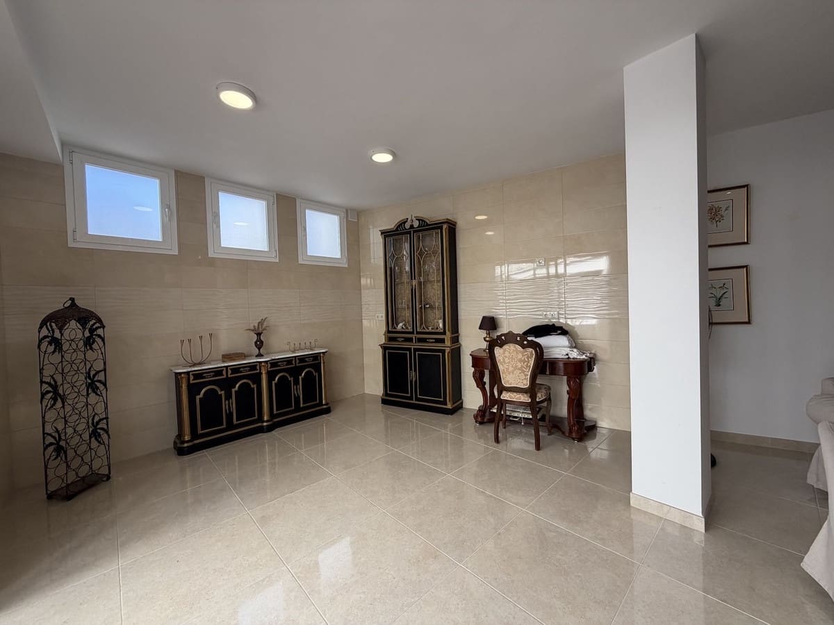 3 bedroom Villa for sale in Nerja with pool garage - € 600,000 (Ref: 9570113)