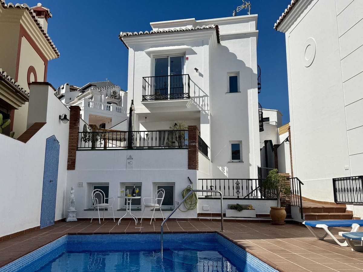 3 bedroom Villa for sale in Nerja with pool garage - € 600,000 (Ref: 9570113)